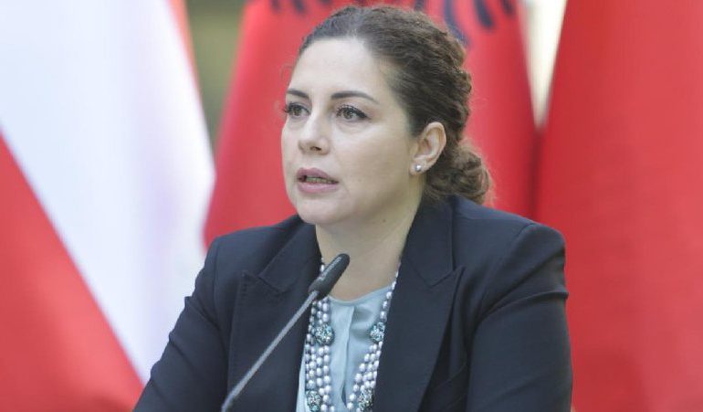 “NJË EKSPORTUES I SIGURISË…”/ Olta Xhaçka kujton sot 30-vjetorin e anëtarësimit të Shqipërisë në OSBE