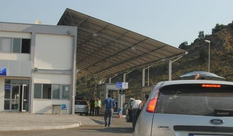 GREQIA HEQ KUFIZIMET MË 1 KORRIK/ Përpjekje për të hapur më herët portin