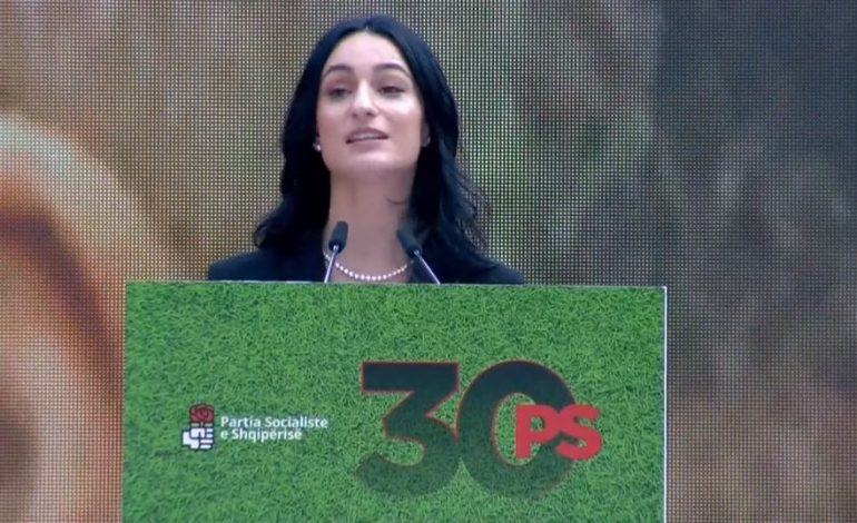 MERRET VENDIMI/ Vajza e Bashkim Finos emërohet zv.ministre e Jashtme