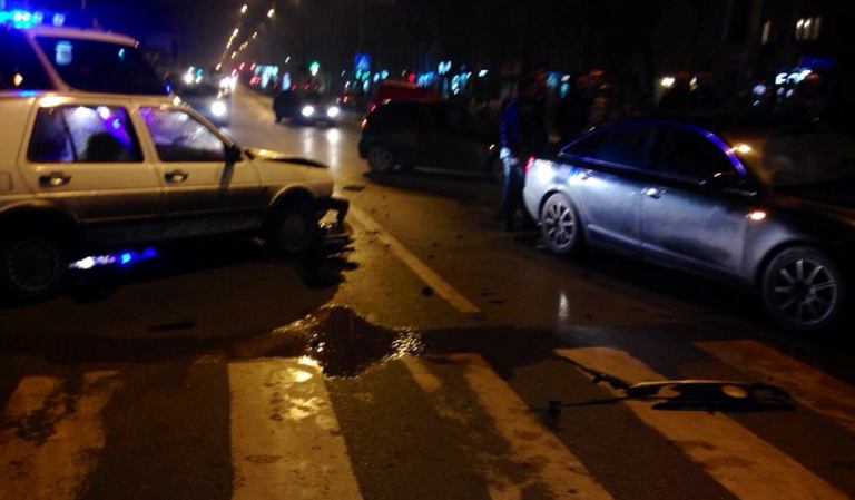 AKSIDENT NË TIRANË/ Makina përplaset me biçikletën, plagoset një vajzë