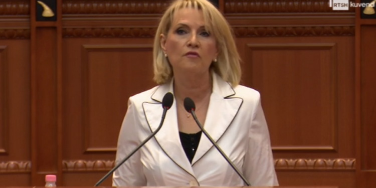 FJALIMI I FUNDIT NË KUVEND/ Mimi Kodheli emocionon kolegët, duartrokitje në sallë: Do shihemi për…