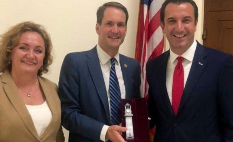 “I LUMTUR…”/ Veliaj takon kongresmenin amerikan Jim Himes (FOTO)