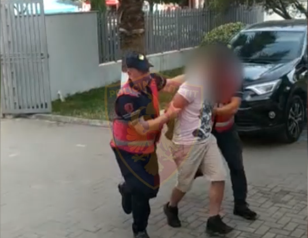 “SHQIPONJAT” AKSION NË DURRËS/ Arrestohet 21-vjeçari që lëvizte me armë, në Thumanë asgjësohen