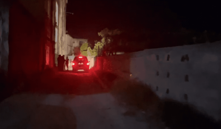E RËNDË NË GJIROKASTËR/ Qëllohet me lopatë në kokë drejtori i Shërbimeve Publike, zbulohet arsyeja (EMRAT)