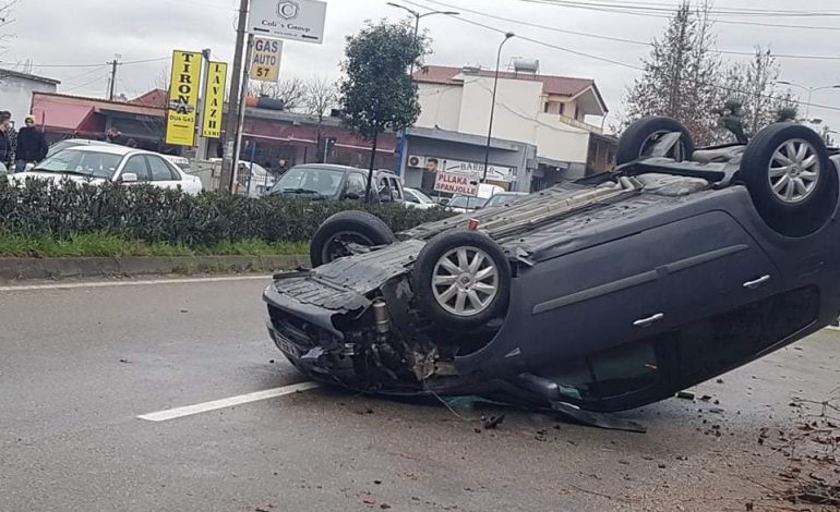 PËRPLASEN DY MAKINA NË KAMËZ/ Plagoset pasagjerja, dërgohet me urgjencë në spital