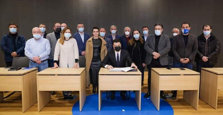ZBARDHEN EMRAT/ Basha u vendosi objektiva, ja kush janë 15 drejtuesit politikë që dështuan në 25 prill