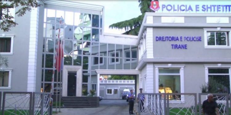 E RËNDË/ Një burrë i jep fund jetës me pistoletë pranë Casa Italia në Tiranë