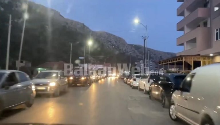 SHËNGJINI “PUSHTOHET” NGA TË RINJTË/ Muzika elektronike bën bashkë turistë nga e gjithë bota, trafik i rënduar në rrugë (VIDEO)