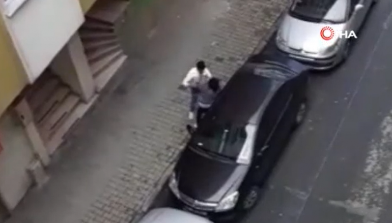 PAMJE TË RËNDA/ Turku dhunon barbarisht me grushte e shkelma gruan e tij (VIDEO)