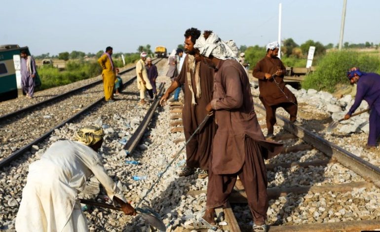 PËRPLASJA E TRENAVE NË PAKISTAN/ Shkon në 62 numri i viktimave