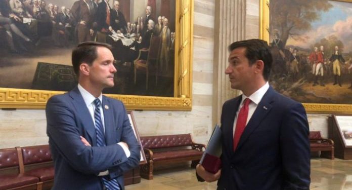 “I LUMTUR QË…”/ Kryebashkiaku Veliaj takon kongresmenin amerikan Jim Himes