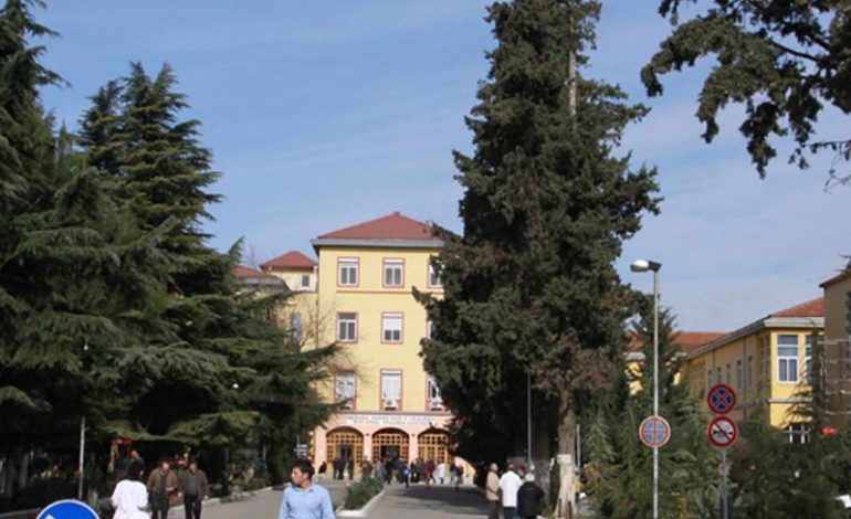 ME KANABIS NË XHEPA/ Arrestohet brenda Spitalit ushtarak 19-vjeçari, e tradhtoi…