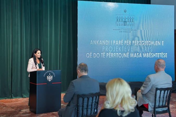 “NJË TJETËR HAP DREJT DIVERSIFIKIMIT…”/ Hapet ankandi për ndërtimin e parqeve eolike në Shqipëri