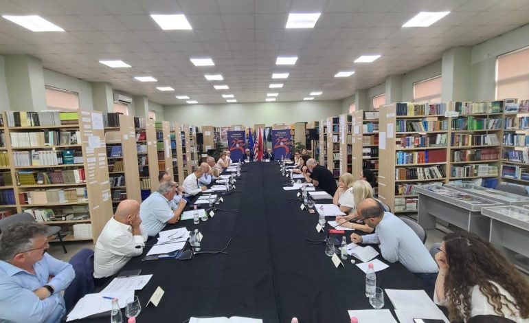 VLORË/ Rama dhe Kushi konsultim me rektorët e universiteteve në vend për rritjen e cilësisë së Arsimit të Lartë