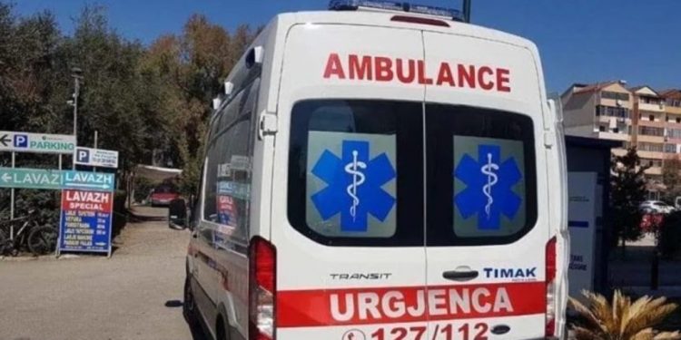 E RËNDË/ Nëna hedh bidonin me fishekë në plehra, plasin plumbat dhe plagoset vajza 7 vjeçe