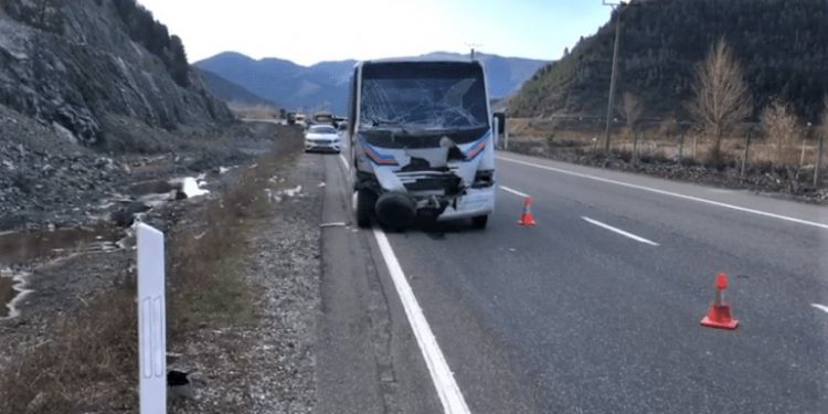 E RËNDË/ Autobusi me targa shqiptare bën aksident, mes të lënduarve një fëmijë
