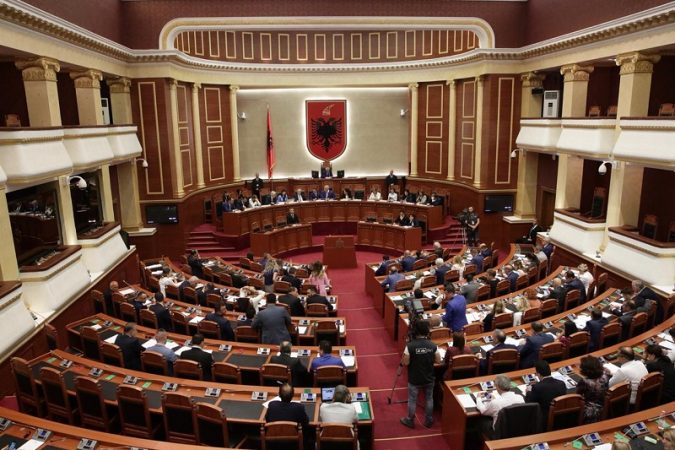 MBLIDHET SOT KUVENDI/ Nga raportimet e institucioneve të drejtësisë tek marrëveshjet me distributorin turk të vaksinave, rendi i ditës