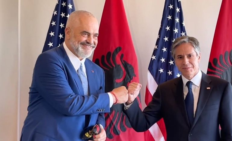 BRUKSEL/ Rama TAKON Sekretarin amerikan të Shtetit, Blinken: Kemi ende punë të mira për të bërë në Shqipëri