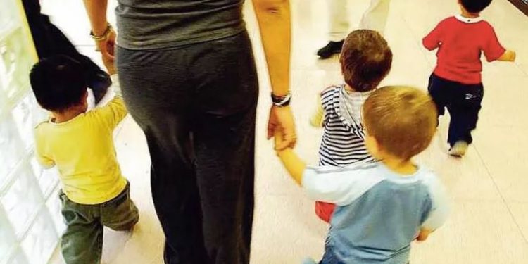 NDODH EDHE KJO/ I moshuari merr mbesën e “gabuar” nga çerdhja, e dallon kur kthehet në shtëpi. Nis hetimi