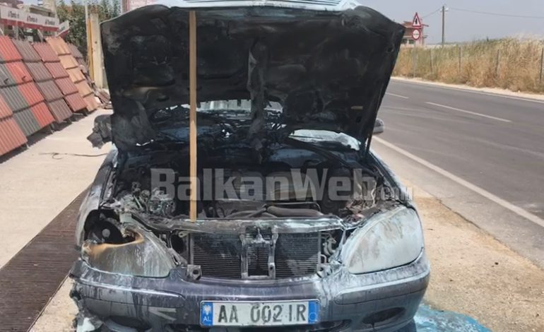 PAMJET/ “Benz-i” përfshihet nga flakët në ecje, shoferi…