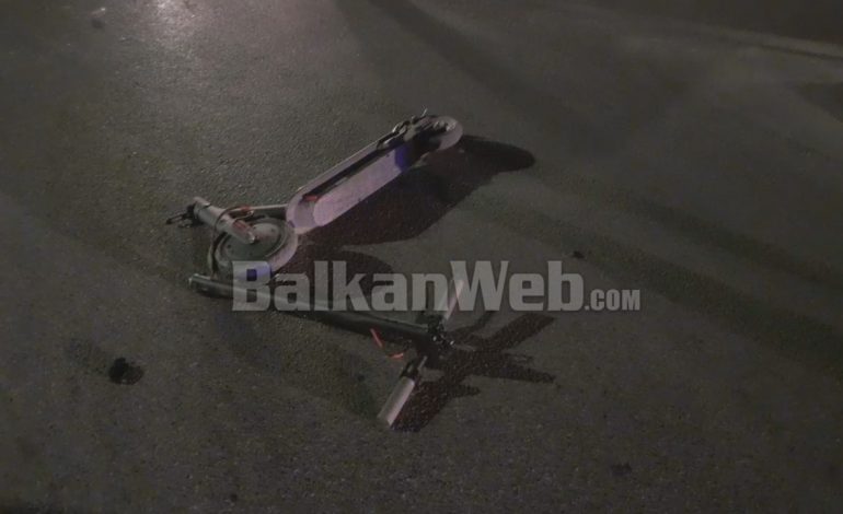 DETAJET NGA AKSIDENTI NË ELBASAN/ Shoferja e re përplas skuterin elektrik, rëndë i riu. PAMJET