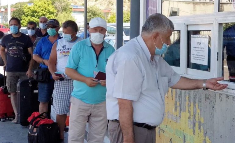 REPORTAZHI/ Pandemia nuk e ndaloi migrimin sezonal të punëtorëve shqiptarë në Greqi