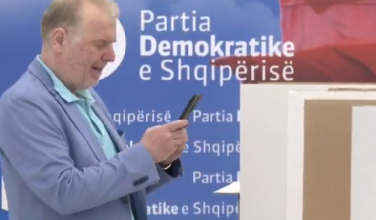 PA IU “DRIDHUR QERPIKU”/ Genc Pollo filmon votën për kreun e PD në mes të Tiranës