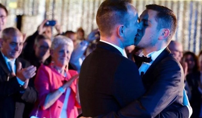 SHOKON pastori: Martesat gay janë rituale okulte! Ka shumë kisha që duan të besojnë Biblën e Satanit