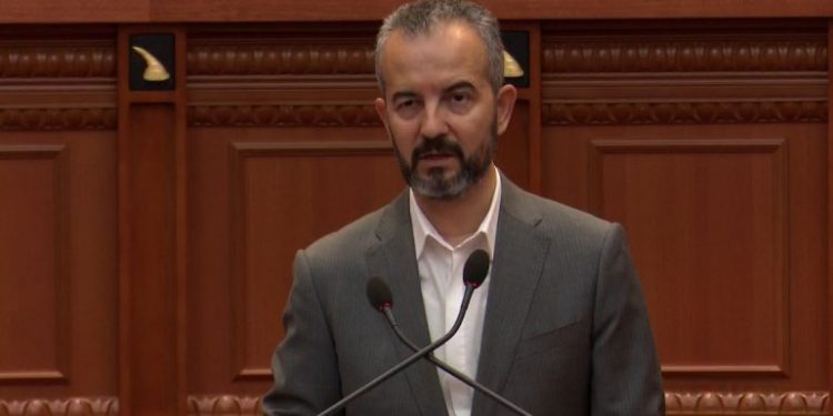 25 PRILLI/ “Rreth 5 mijë emigrantë shqiptarë nuk votuan”, Ilirjan Celibashi tregon arsyen