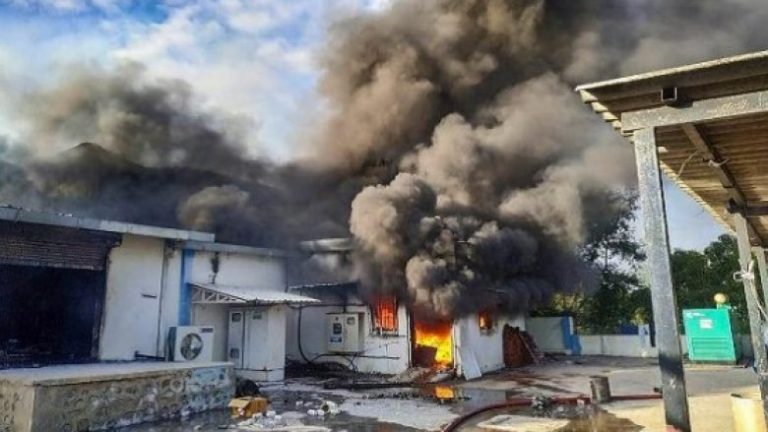 E RËNDË NË INDI/ Përfshihet nga zjarri fabrika e prodhimit të kimikateve, të paktën 18 të vdekur dhe 20 të plagosur