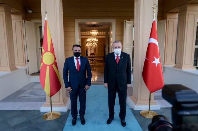 PAS RAMËS/ Kryeministri Zaev udhëton në Turqi, takon Erdoganin
