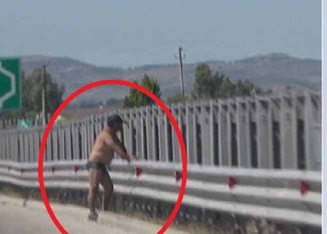 QYTETARI MERR RREZE NË AUTOSTRADËN E VLORËS/ Çuditet eksperti: Nuk e kam idenë…