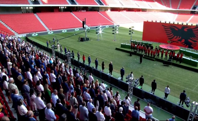 LIVE/ 30 vjetori, nis Kongresi i PS në stadiumin “Air Albania”