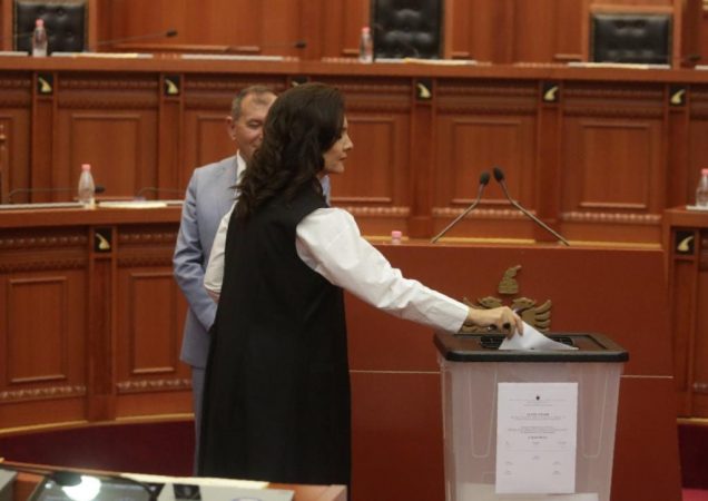 SHKARKIMI I ILIR METËS/ Spiropali: Aq e ka tepruar, sa sikur në sallë të ishte gjithë populli shqiptar, s’do mbetej…