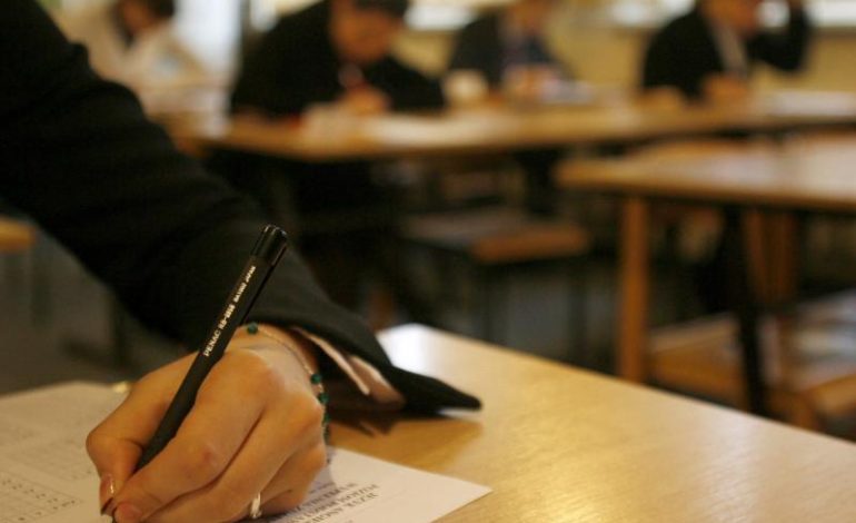 PROVIMI I TRETË I MATURËS/ Nxënësit testohen sot në matematikë