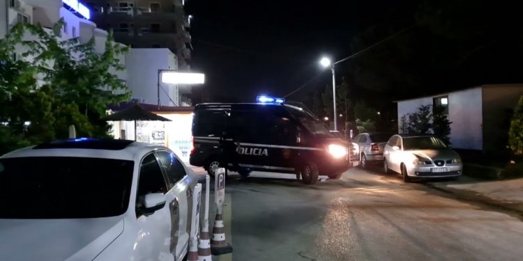 MASAKRA PËR SHEZLLONAT NË VELIPOJË/ Pranga dy të plagosurve, shpallen në kërkim tre vëllezërit
