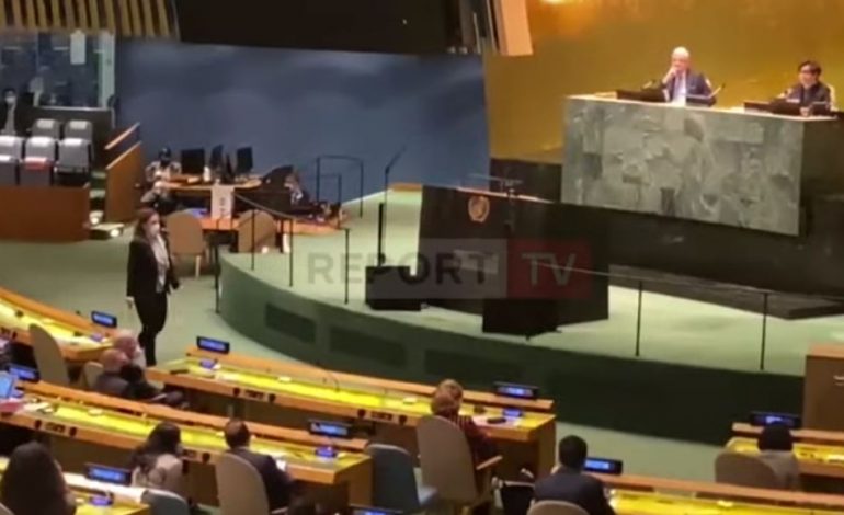 VOTIMI NË OKB/ Momenti kur ministrja Xhaçka hedh votën në kuti! Shqipëria drejt zgjedhjes në Këshillin e Sigurimit