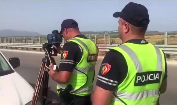 PAS AKSIDENTIT TRAGJIK/ Policia në aksion: Vendosen 2668 gjoba dhe hiqen 66 leje drejtimi (DETAJET)