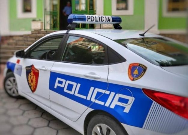 IU MORI 200 EURO PËR T’I SJELLË NË TIRANË/ Vihet në pranga 40-vjeçari në Gjirokastër pasi kapet me 6 emigrantë të paligjshëm