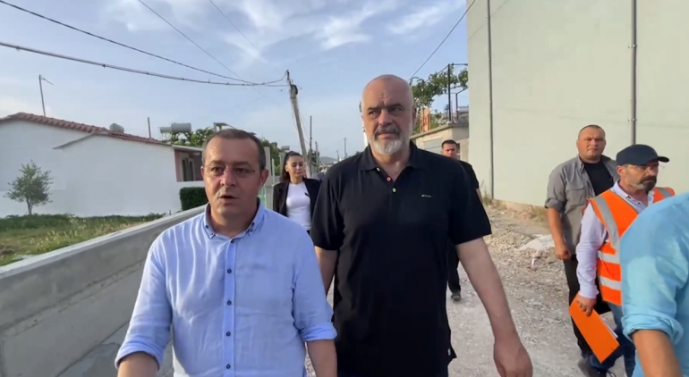 VLORË/ Rama inspekton punimet në zonën e Kumes: Brenda vitit vepra do të dalë në dritë