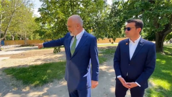RAMA PUBLIKON VIDEON/ Busti i Gjergj Kastriot Skënderbeut, në parkun qendror të Budapestit