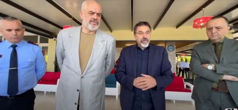 FLET NGA SHËNGJINI/ Rama: Do të nisë prishja e strukturave dhe objekteve pa leje që kanë zaptuar vijën bregdetare