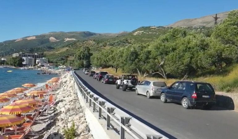 PAS FUNDJAVËS NË JUG/ Krijohet trafik i rënduar në hyrje të Vlorës