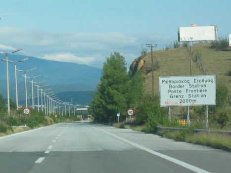ARRESTOHET NJË 31-VJEÇARE SHQIPTARE/ Tentoi të kalonte me certifikatë të COVID false në Greqi