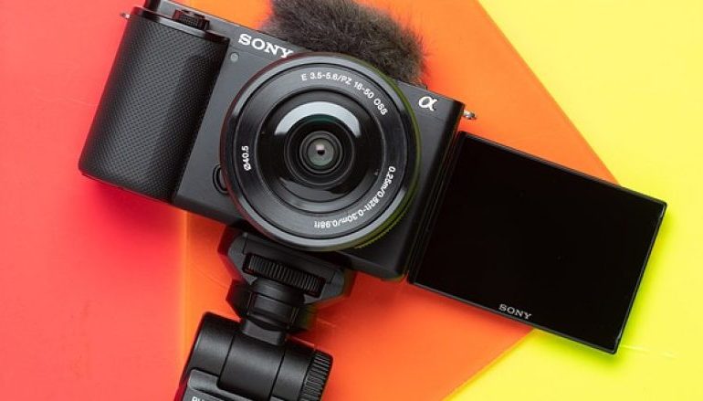 PËR TË “FIKSUARIT” PAS RISIVE TË FUNDIT TË TEKNOLOGJISË/ Sony prezanton kamerën ZV-E10