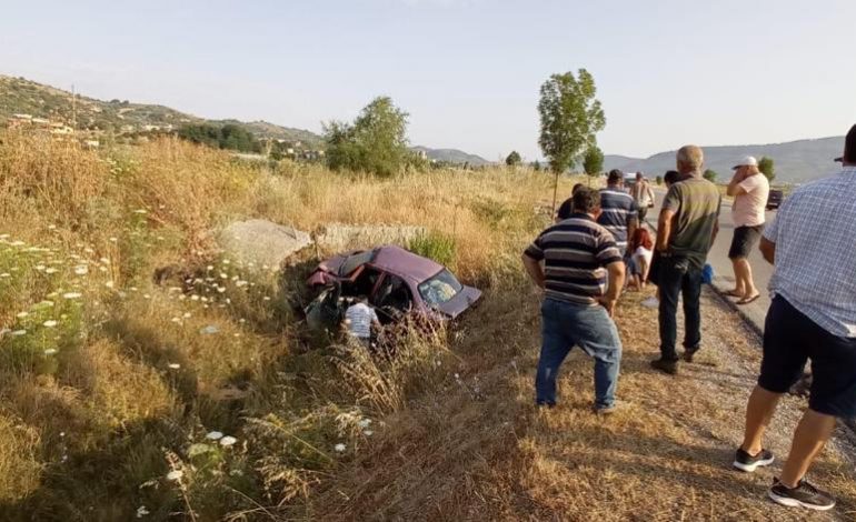 DETAJET/ Ktheheshin nga Greqia në Patos për pushime, në makinën e aksidentuar çifti me dy fëmijët