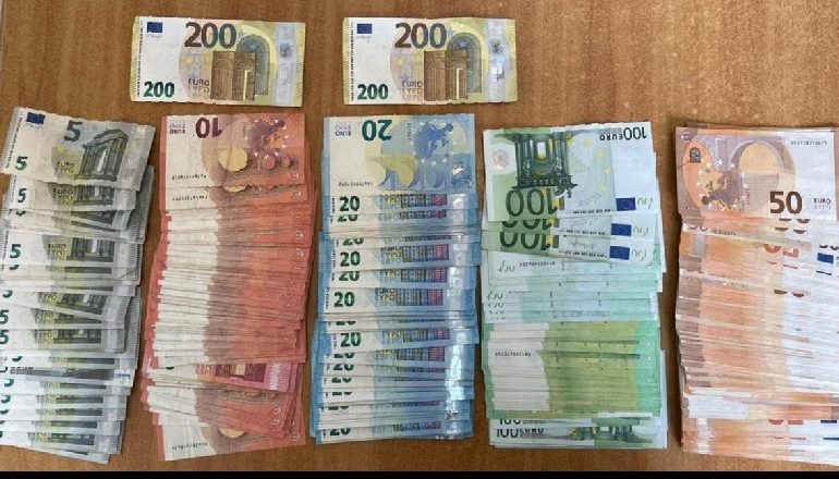 PO UDHËTONTE DREJT DUBAIT/ Kapet në Rinas me 15 mijë euro të padeklaruara 37-vjeçari nga Kosova