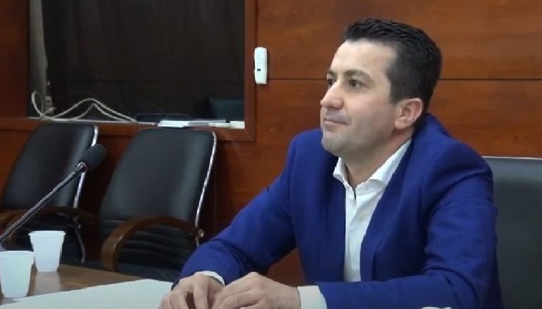 “SHPIRTI”/ KLP vendos sot për “fatin” e prokurorit Maksim Sota, pritet pezullimi nga detyra (AKUZAT)