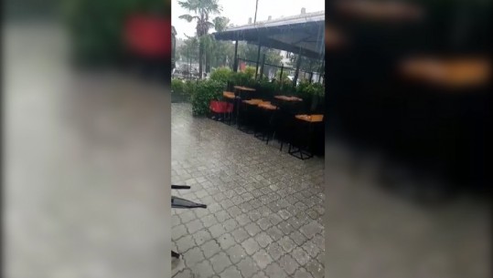 “ÇMENDET” MOTI/ Nga temperatura 41°C fillon breshëri sa një “grusht” në Elbasan (VIDEO)