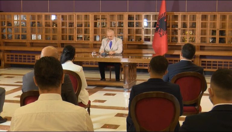 THIRRJE MINISTRAVE/ Rama: Nëse nuk reagoni pas rekomandimit të Agjencisë së Prokurimit Publik do ju çoj në SPAK
